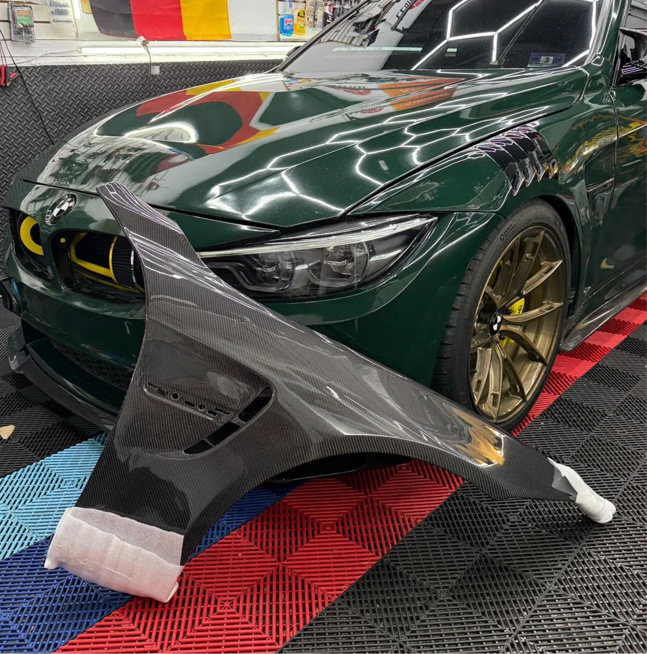 F8X-M3/M4 OEM LOOK CARBON FENDERS – Carbon Boost